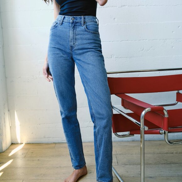 Ultra High Rise 90s Straight Jean - 30 short - Picture 2 of 15